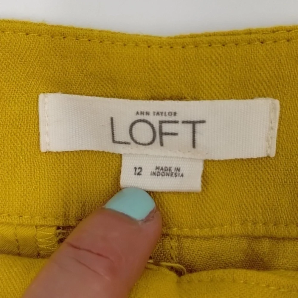 Ann Taylor LOFT Mustard Yellow Size 12 Linen Blend Shorts